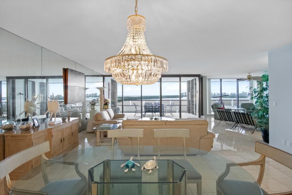 100 Lakeshore Drive 957 photo 10