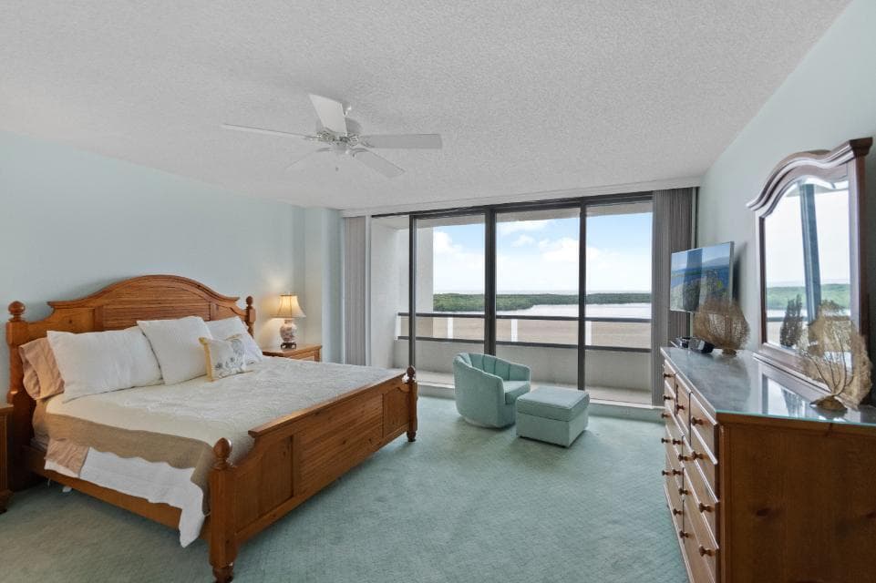 100 Lakeshore Drive 957 photo 18
