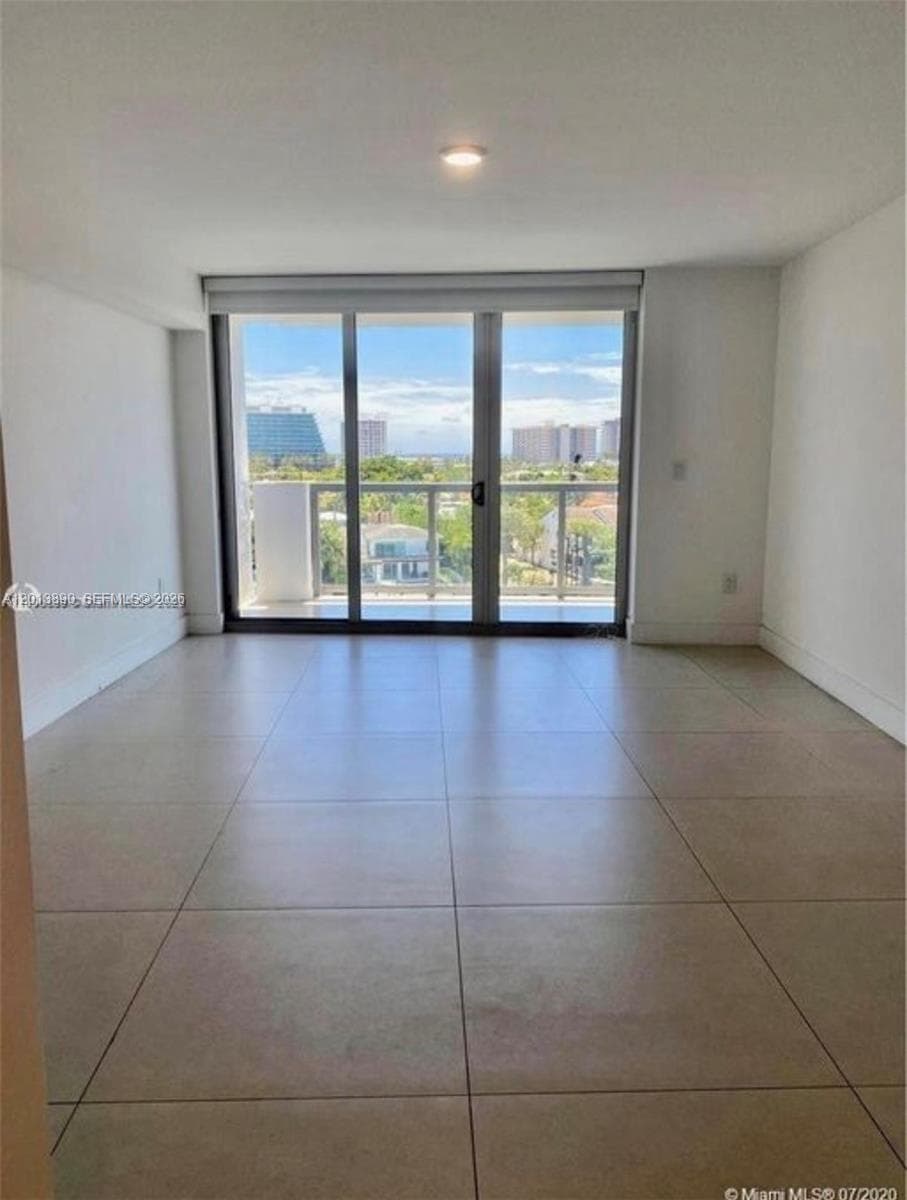 9261 Bay Harbor Dr 704 photo 3