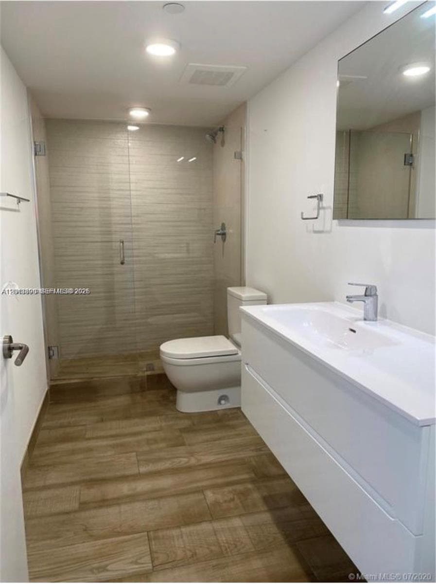 9261 Bay Harbor Dr 704 photo 4