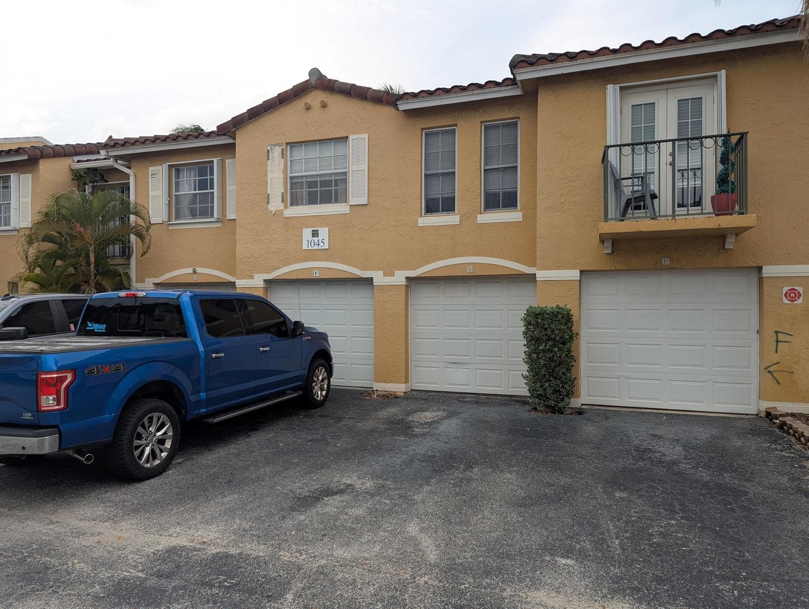 1045 Lake Shore Drive 202 photo 1