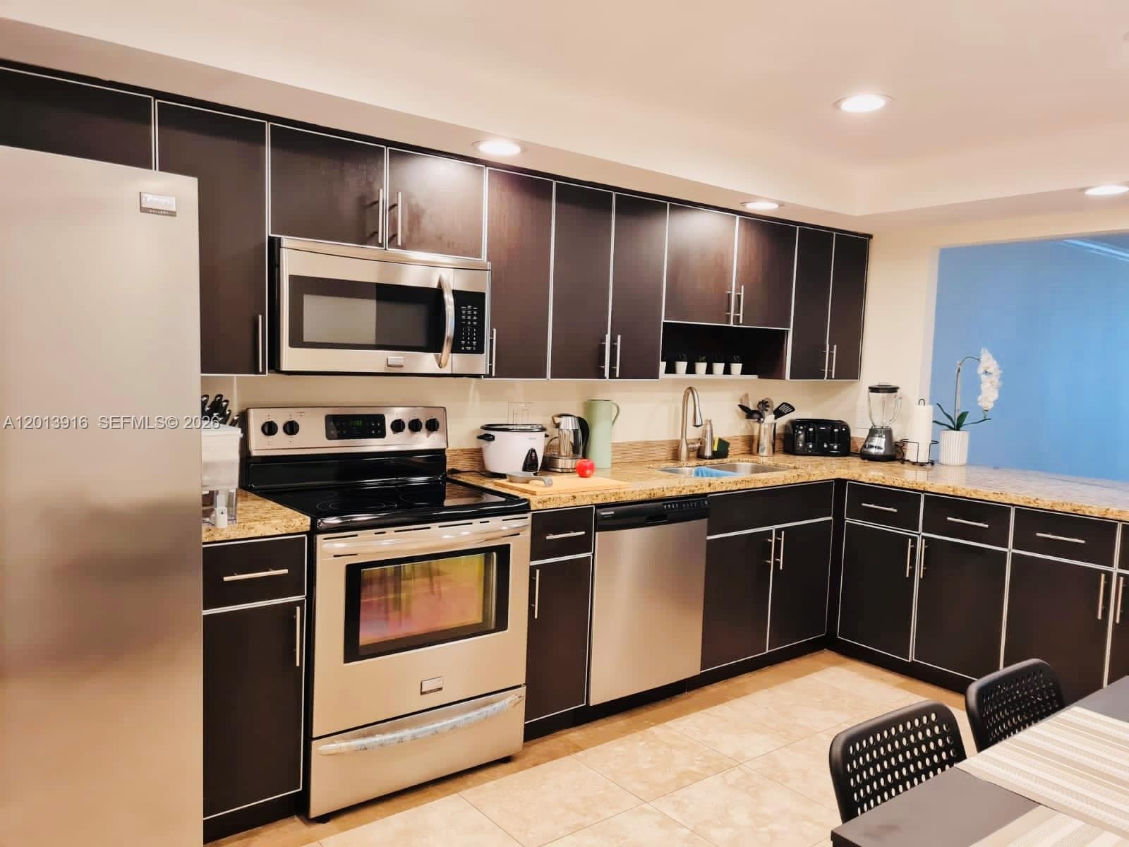 2500 Parkview Dr 2114 photo 2