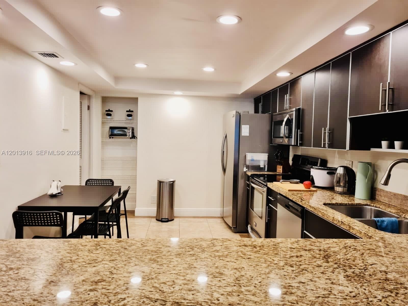 2500 Parkview Dr 2114 photo 4