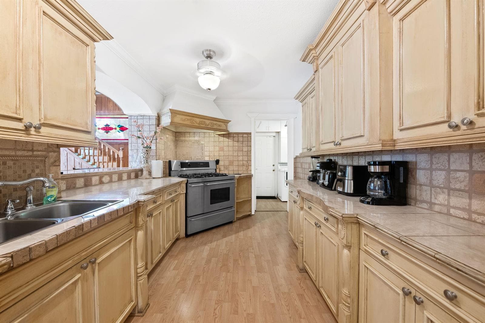 2400 Delmar Place photo 6