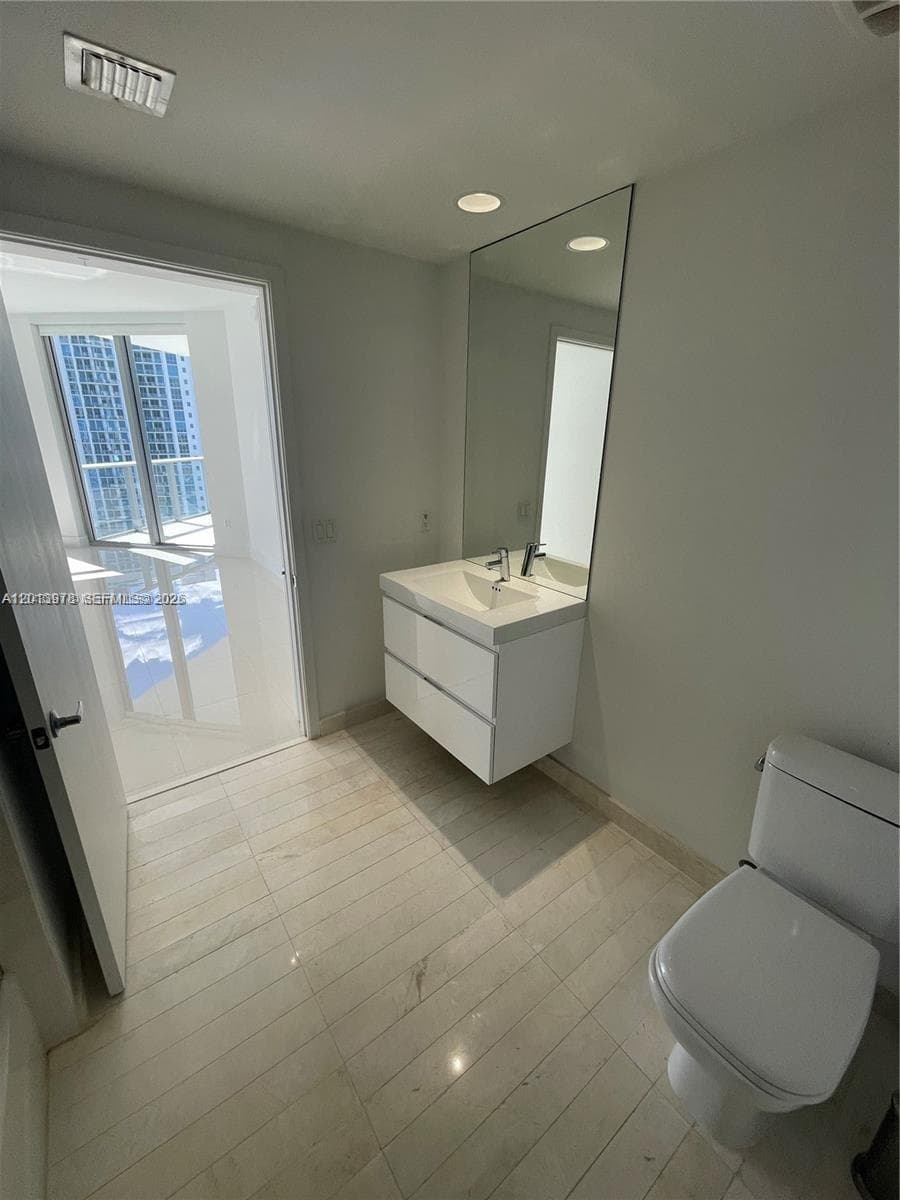 1205 photo 18