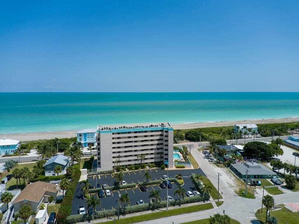 355 S Ocean Drive 106 photo 2