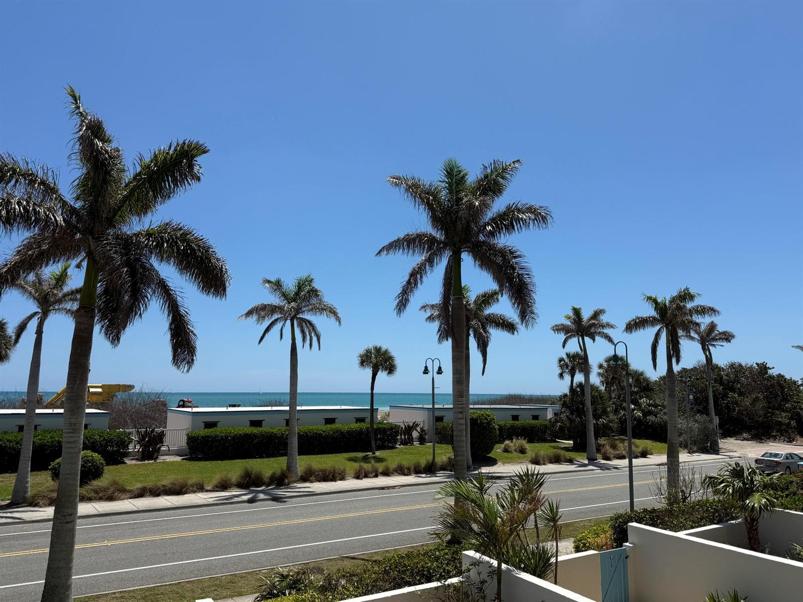 355 S Ocean Drive 106 photo 1