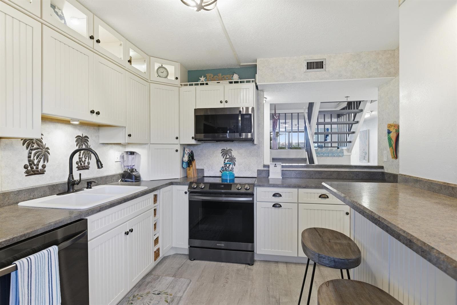 355 S Ocean Drive 106 photo 9