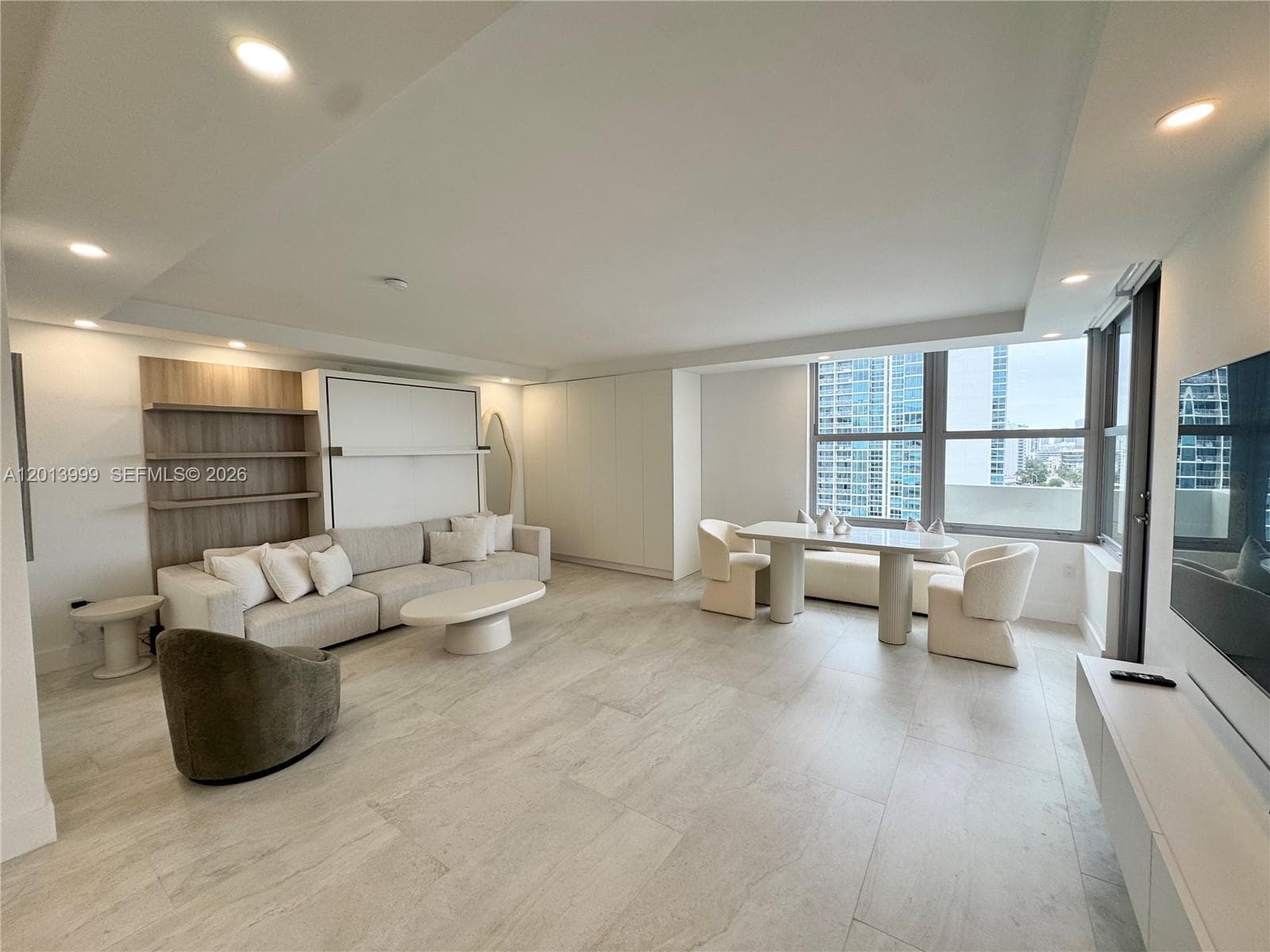 2899 Collins Ave 1414 photo 2