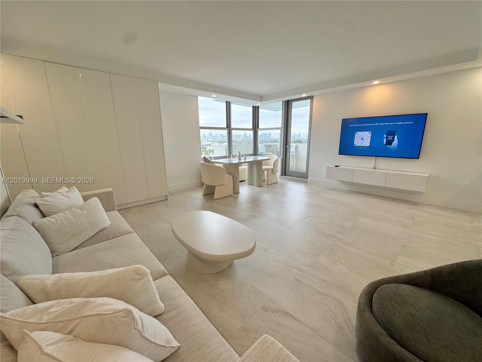 2899 Collins Ave 1414 photo 3