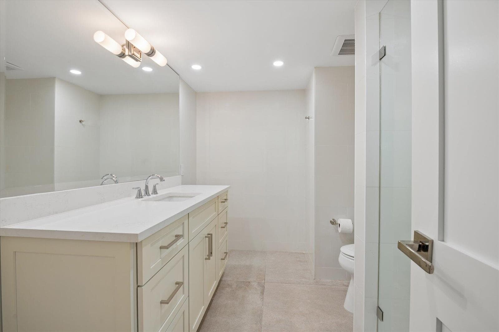 5100 Bayview Drive 106 photo 20