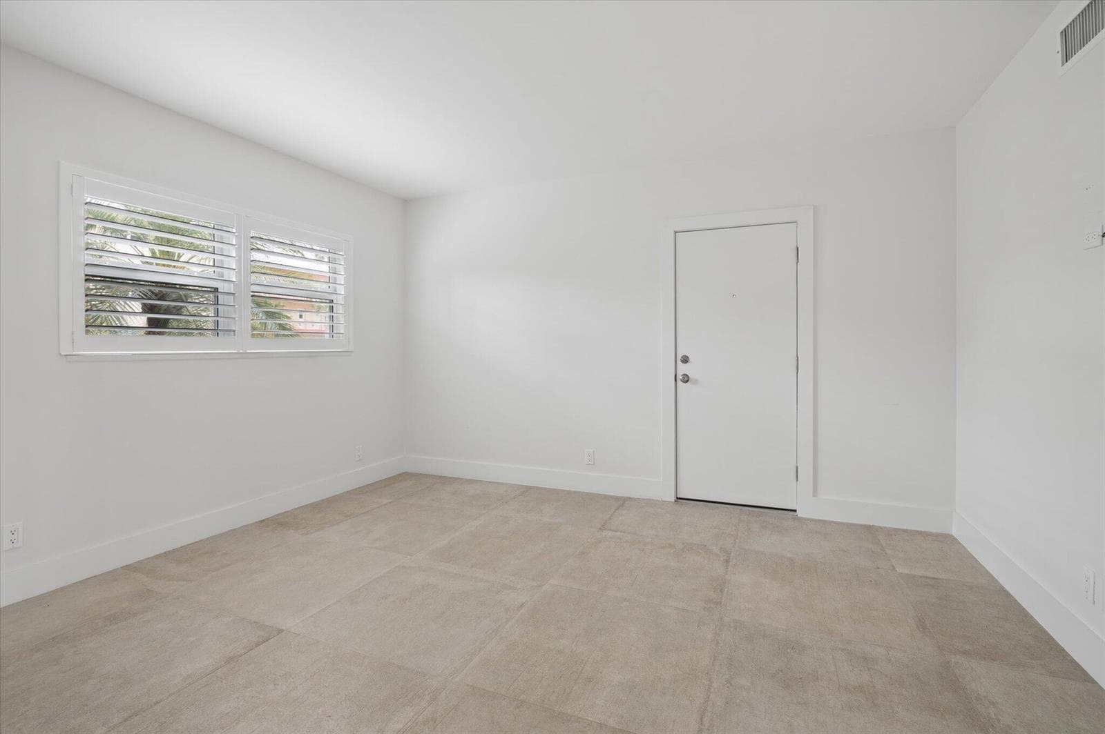 5100 Bayview Drive 106 photo 18