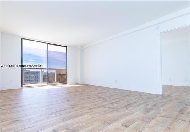 13499 Biscayne Blvd 912 photo 3
