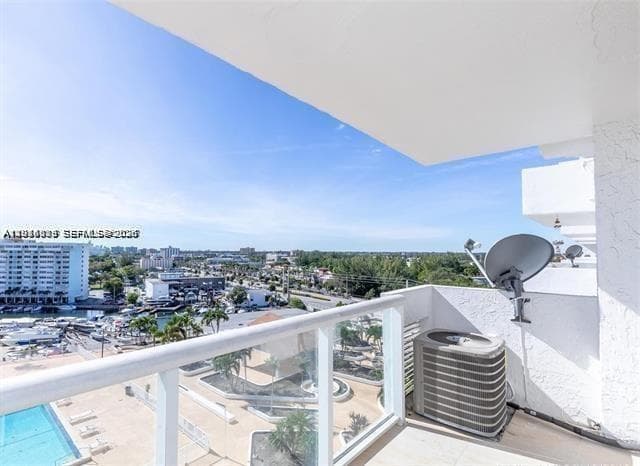 13499 Biscayne Blvd 912 photo 25
