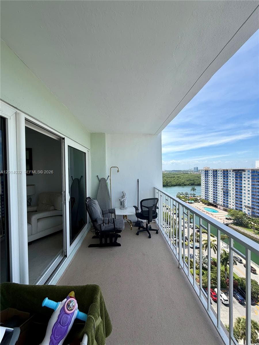 500 Bayview Dr 1631 photo 13