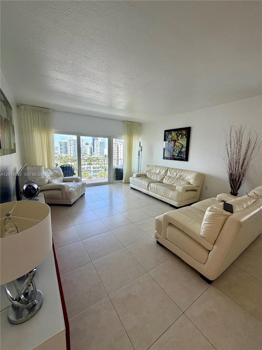500 Bayview Dr 1631 photo 16
