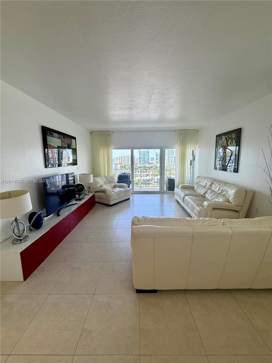 500 Bayview Dr 1631 photo 7
