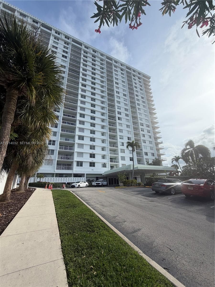 500 Bayview Dr 1631 photo 1
