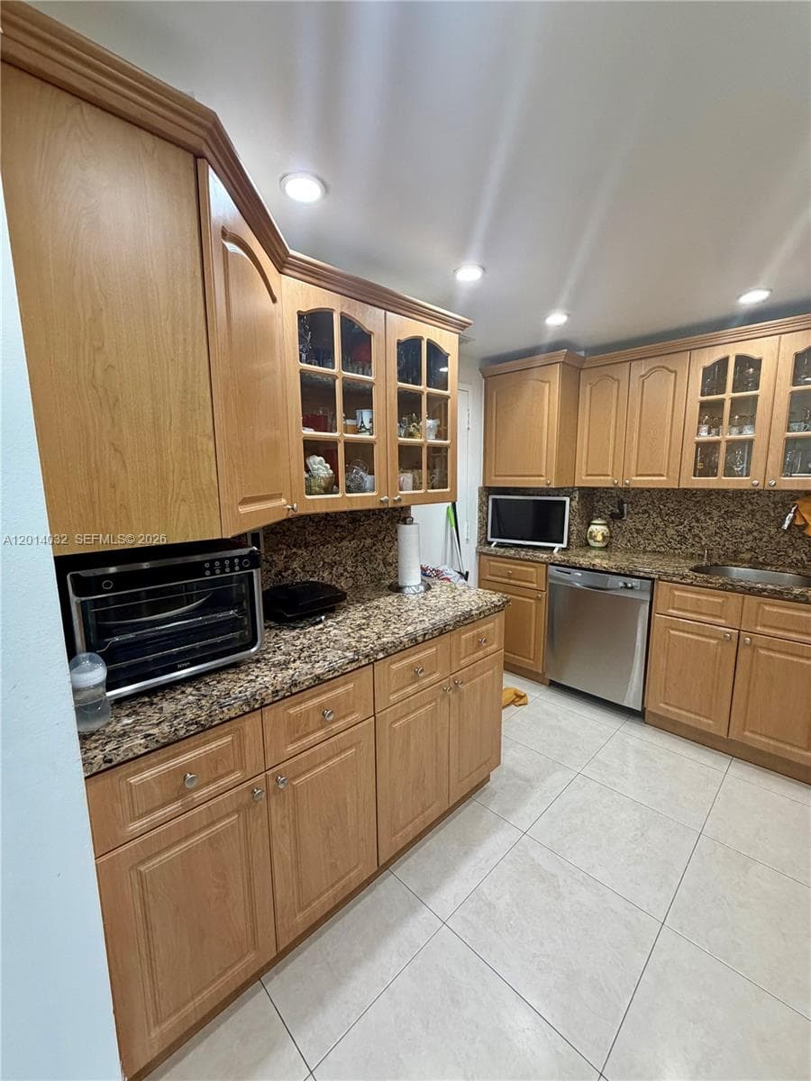 500 Bayview Dr 1631 photo 4