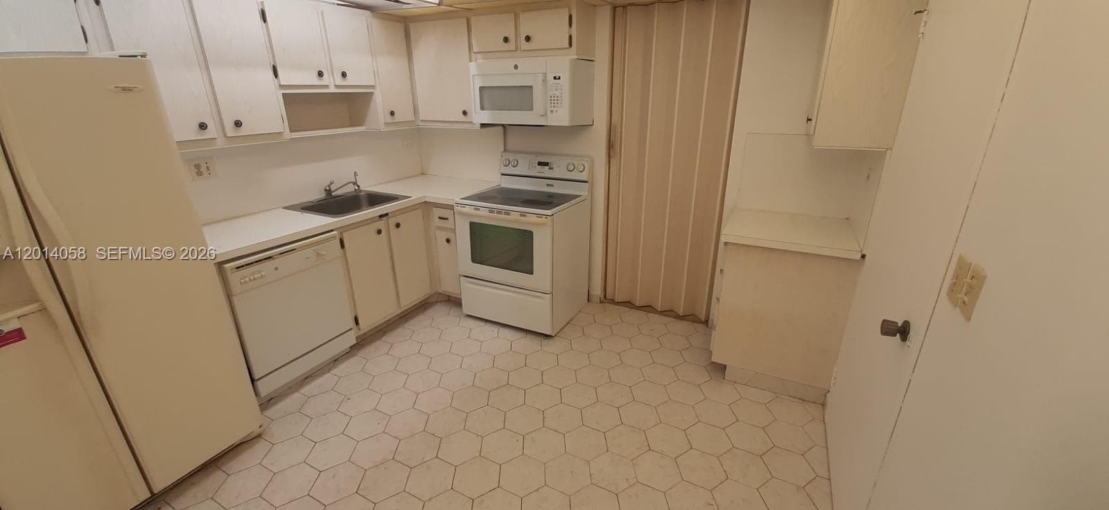 251 174th St 1711 photo 17