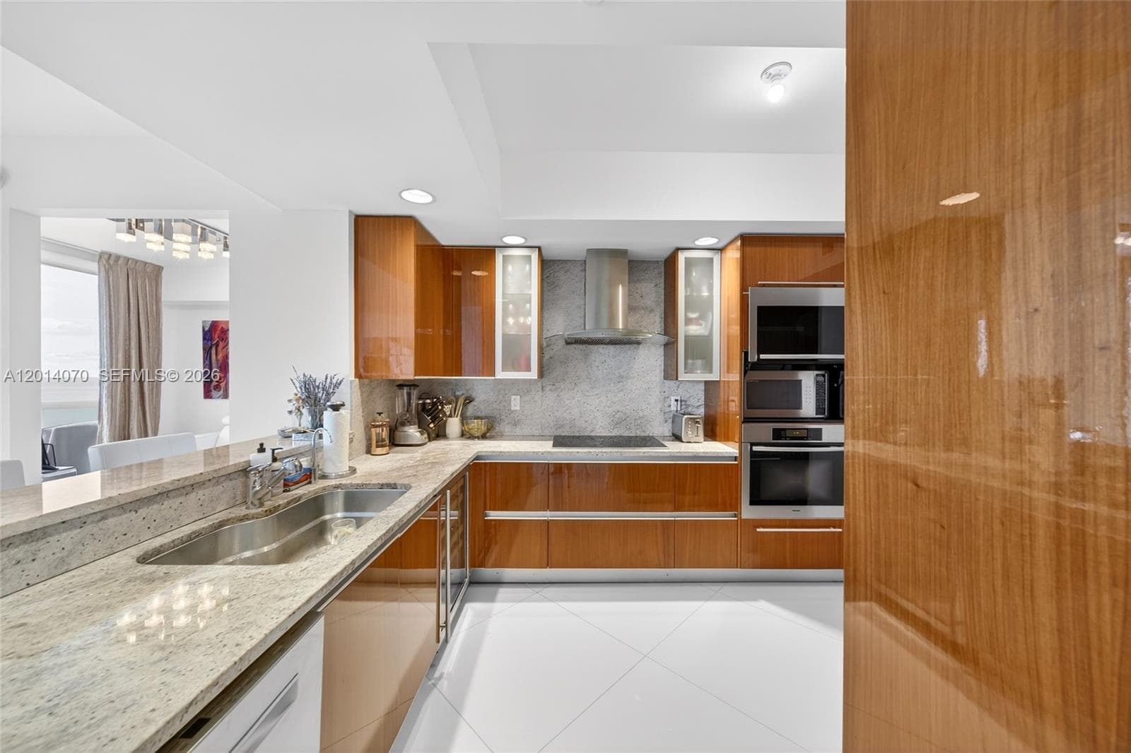 2711 Ocean Dr 1901 photo 3
