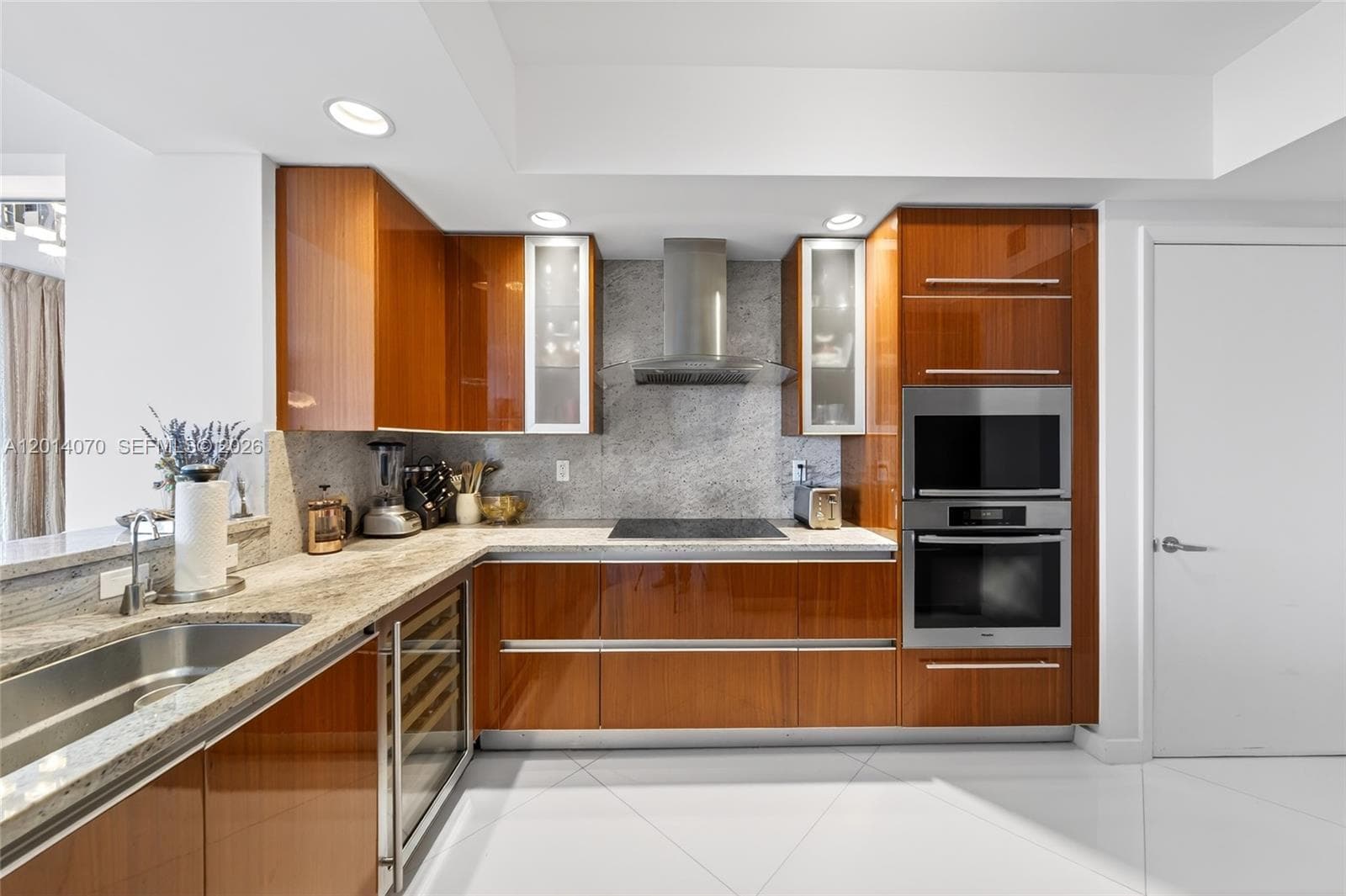2711 Ocean Dr 1901 photo 19