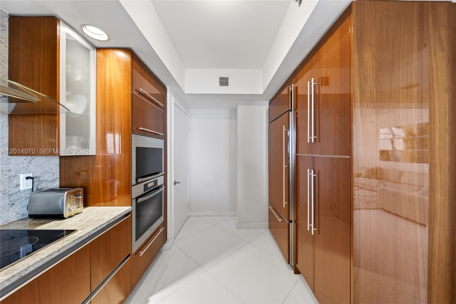 2711 Ocean Dr 1901 photo 4