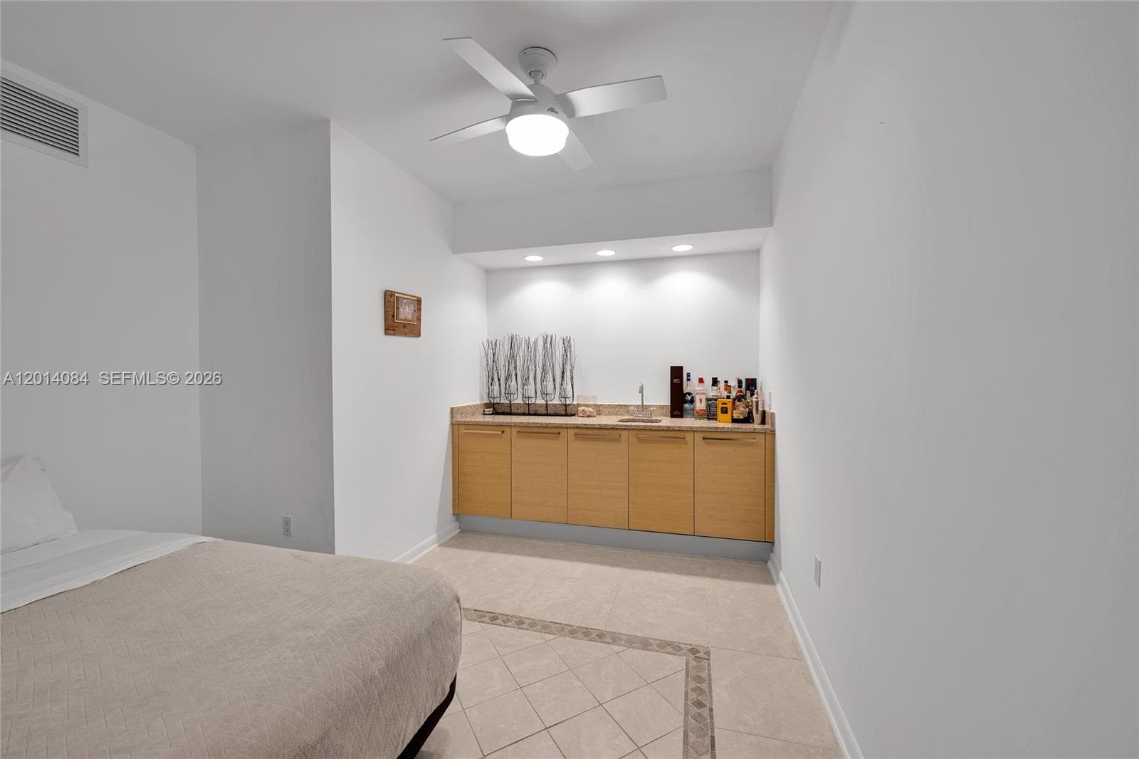 1830 Ocean Dr 1703 photo 23