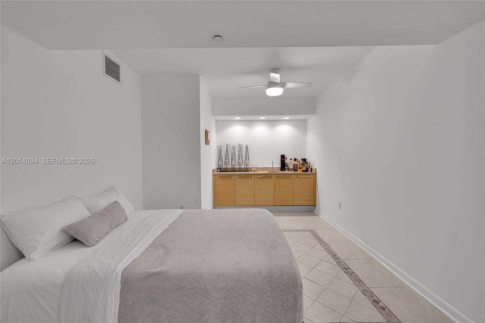 1830 Ocean Dr 1703 photo 22