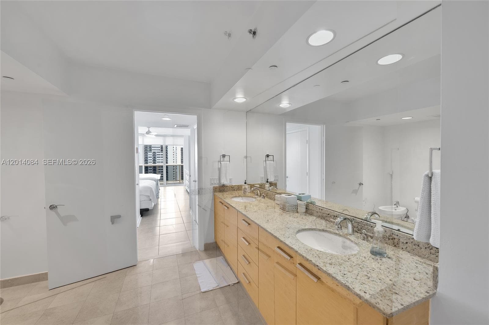 1830 Ocean Dr 1703 photo 18