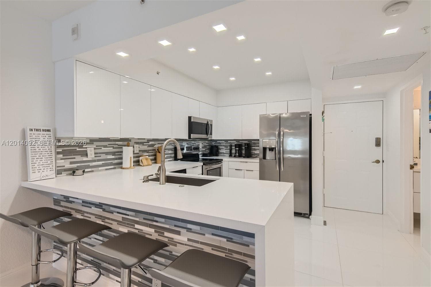 2501 Ocean Dr 1103 photo 6
