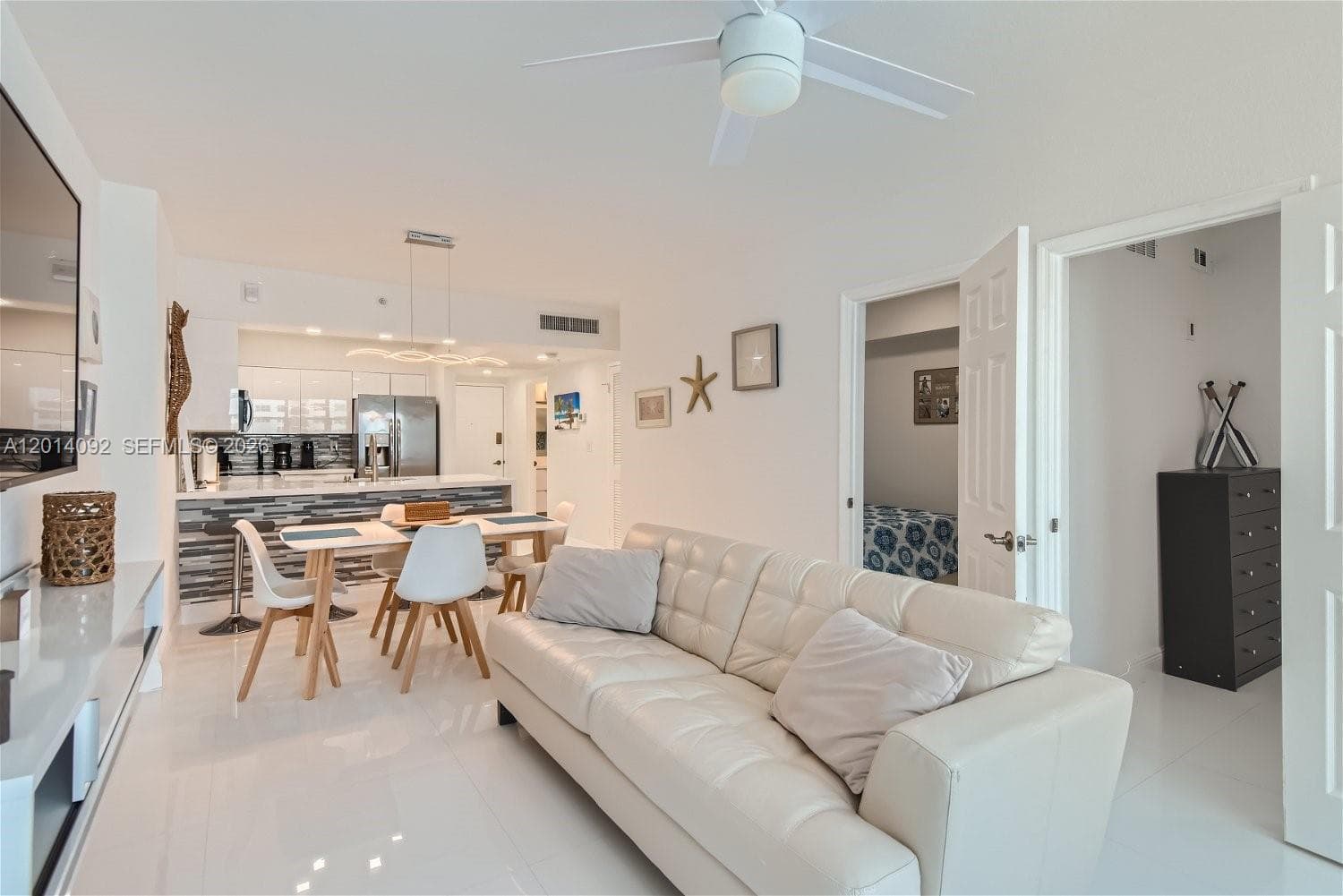 2501 Ocean Dr 1103 photo 3