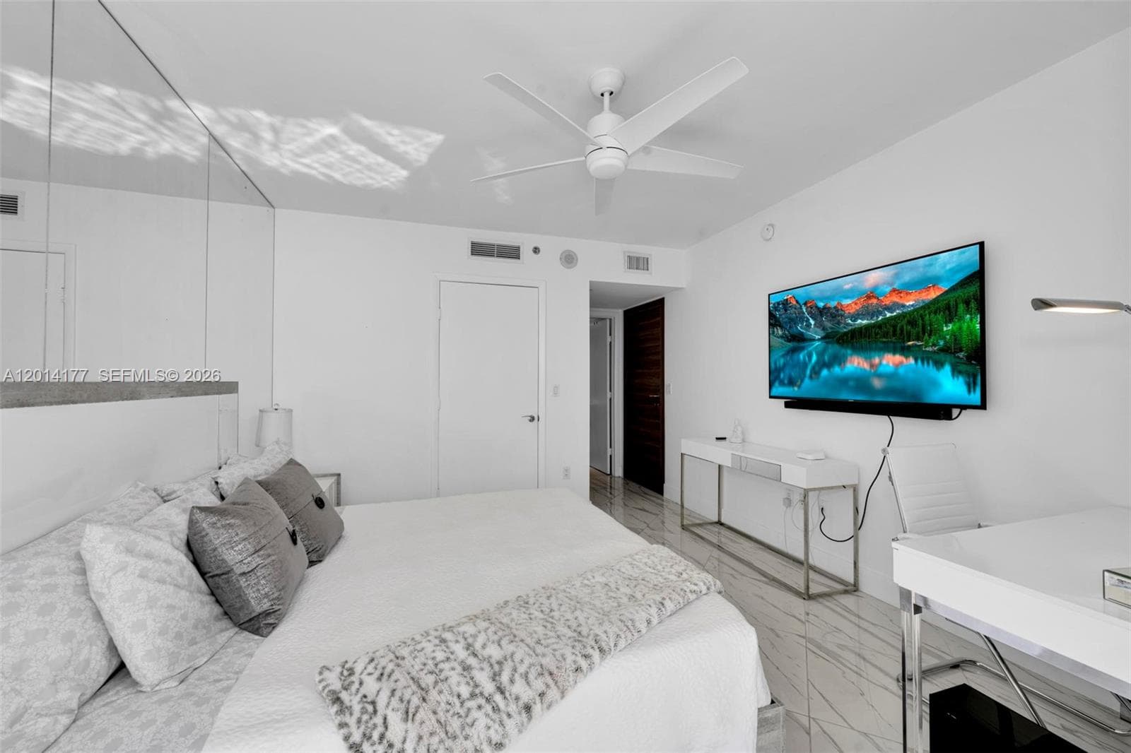1830 Ocean Dr 1403 photo 16