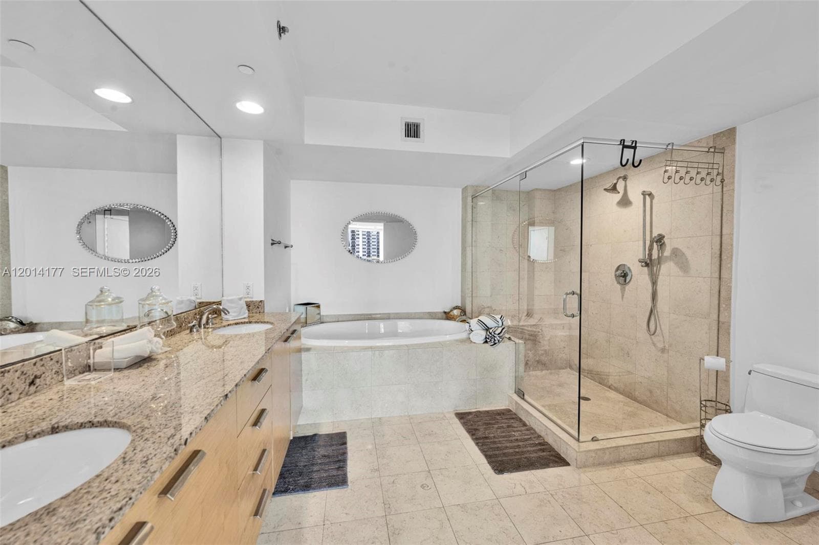 1830 Ocean Dr 1403 photo 15