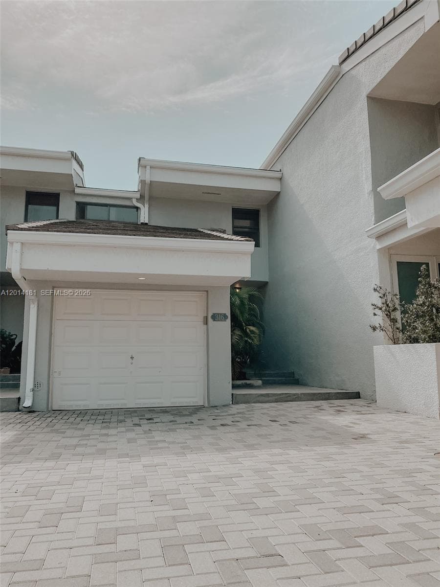 316 Poinciana Dr 808 photo 1