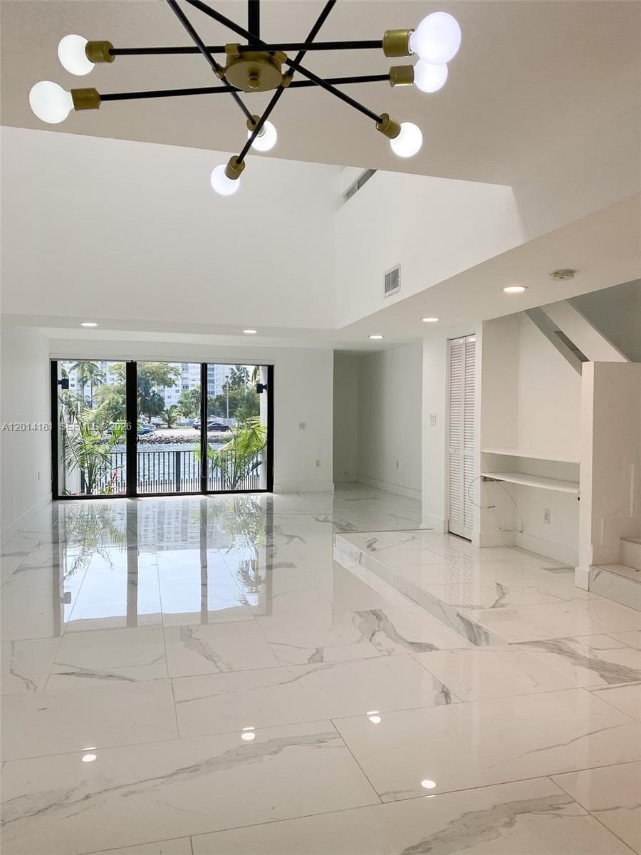 316 Poinciana Dr 808 photo 4