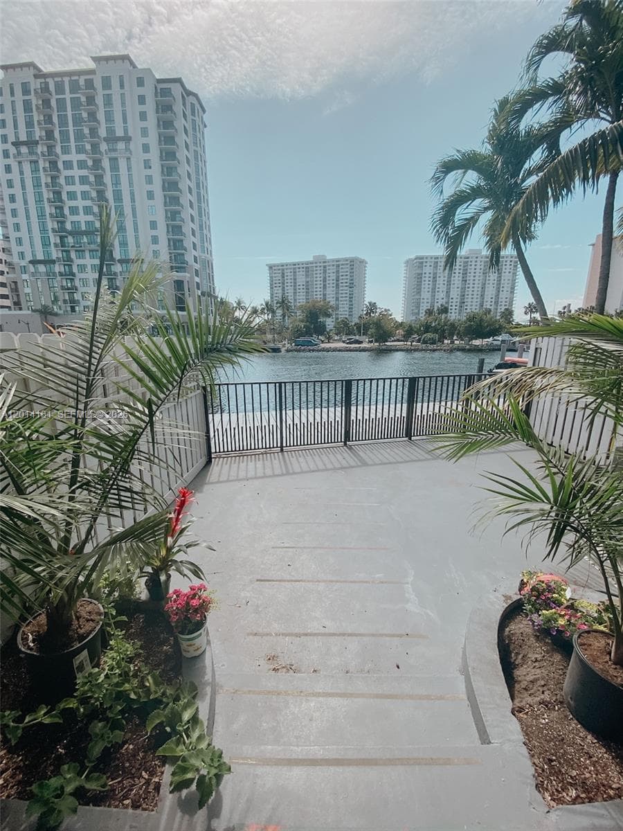 316 Poinciana Dr 808 photo 8