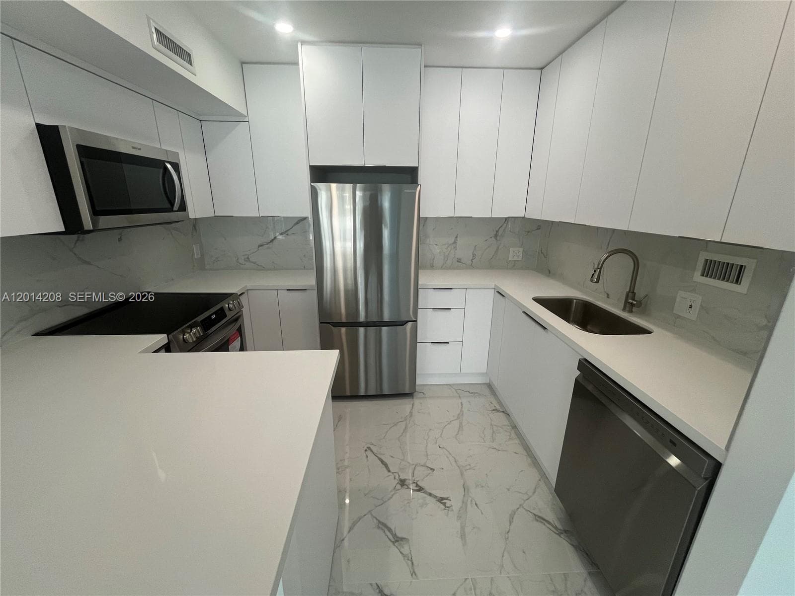3505 Ocean Dr 210 photo 2