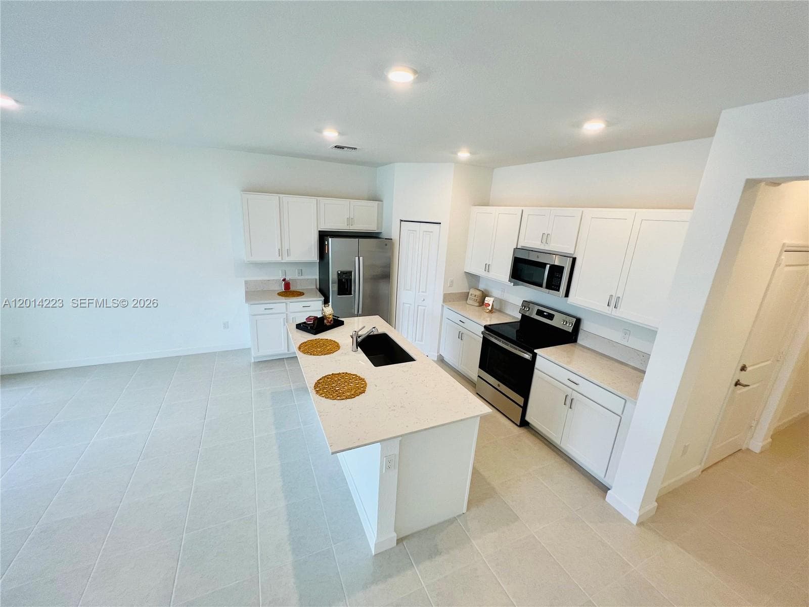 6923 Harbours Edge Ave photo 8