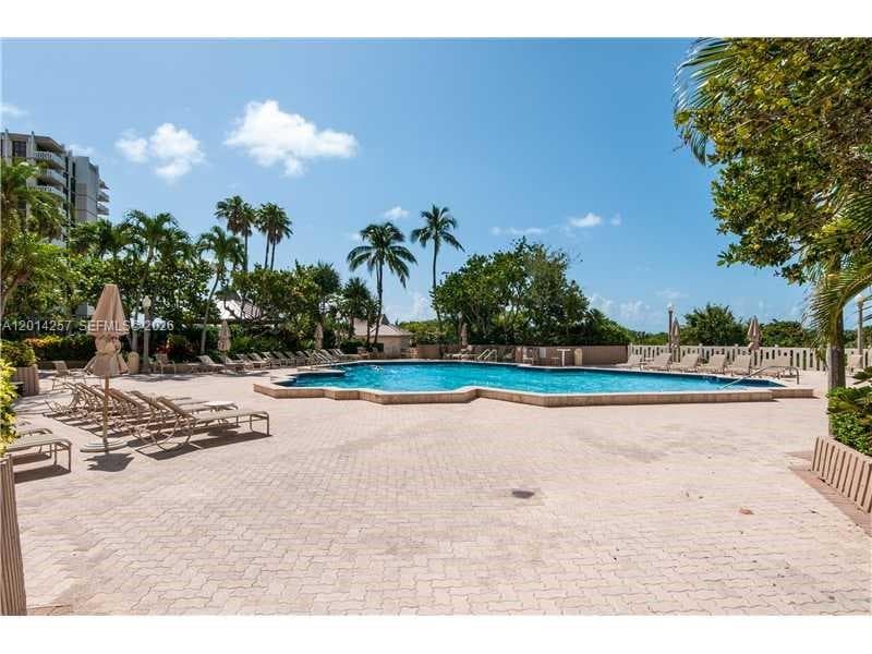 1121 CRANDON BL E1104 photo 18