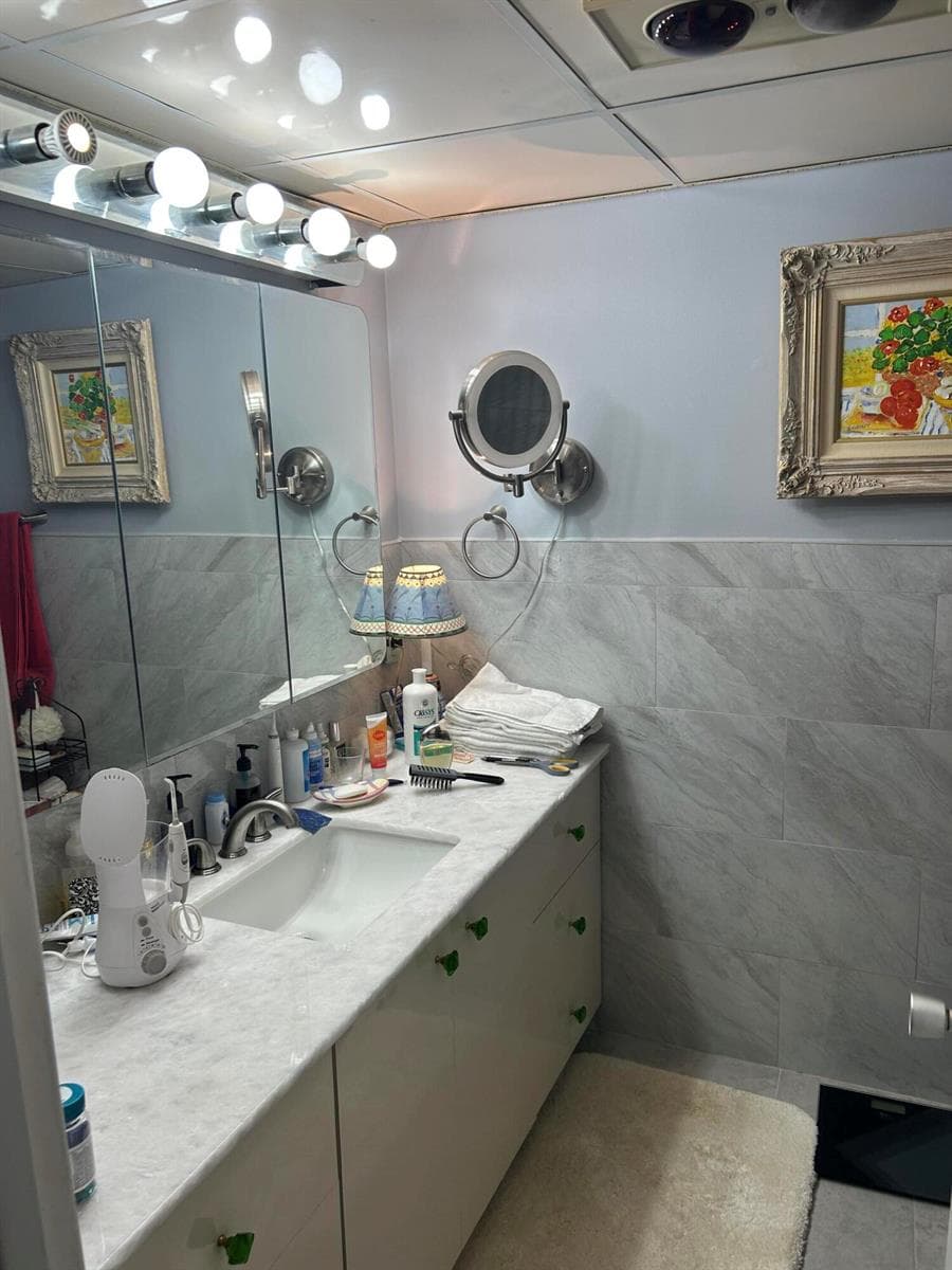 1750 S Ocean Lane 219 photo 13