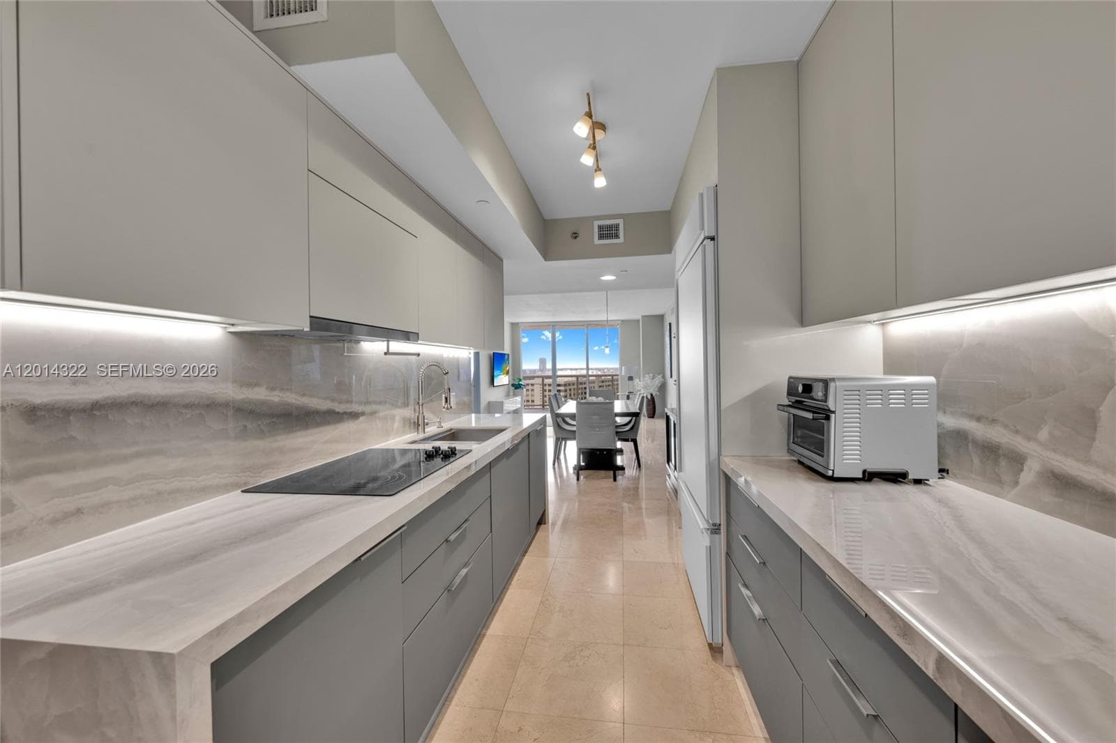 1800 Ocean Dr 2007 photo 3