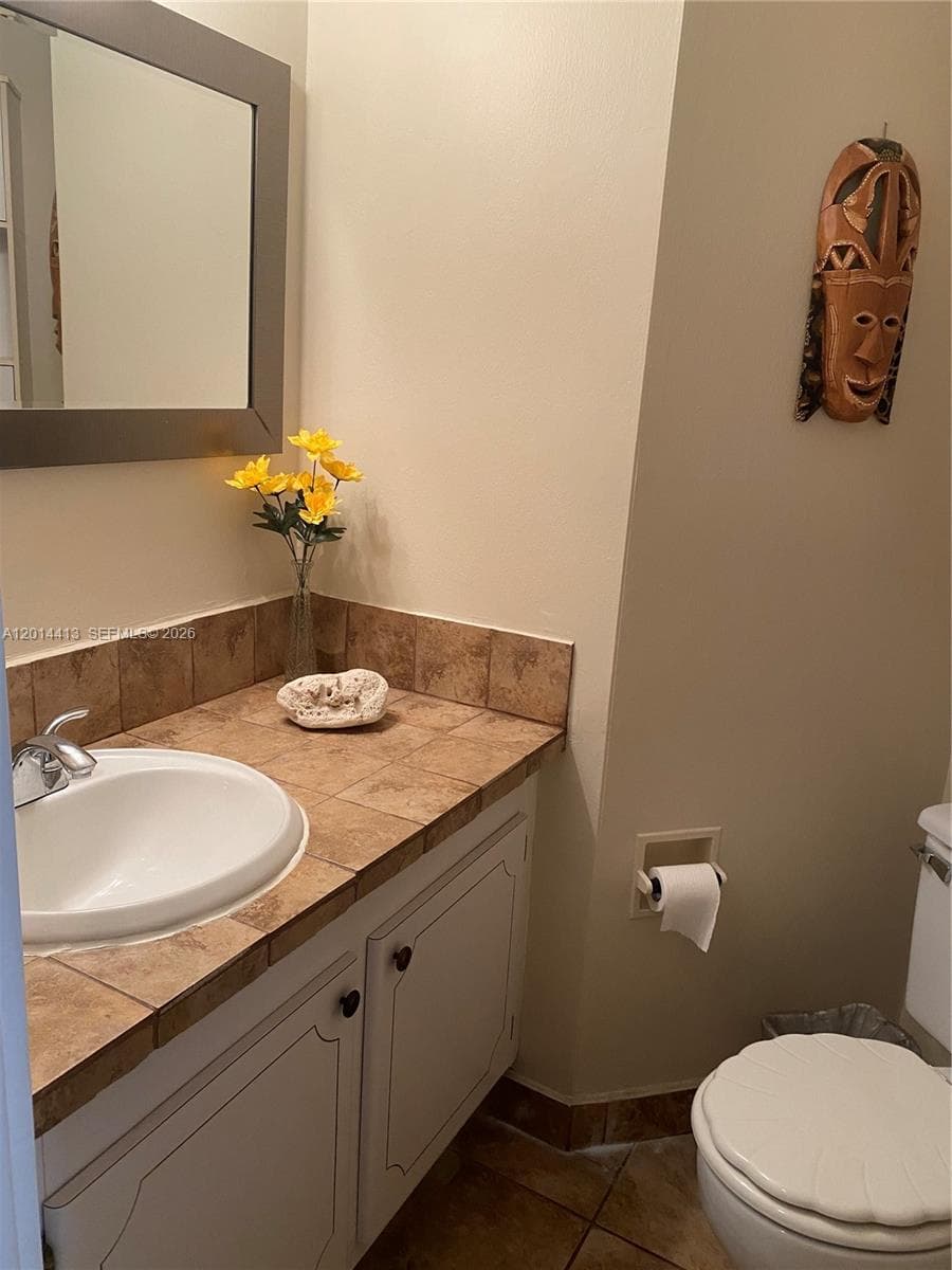 1817 Ocean Dr 225 photo 4
