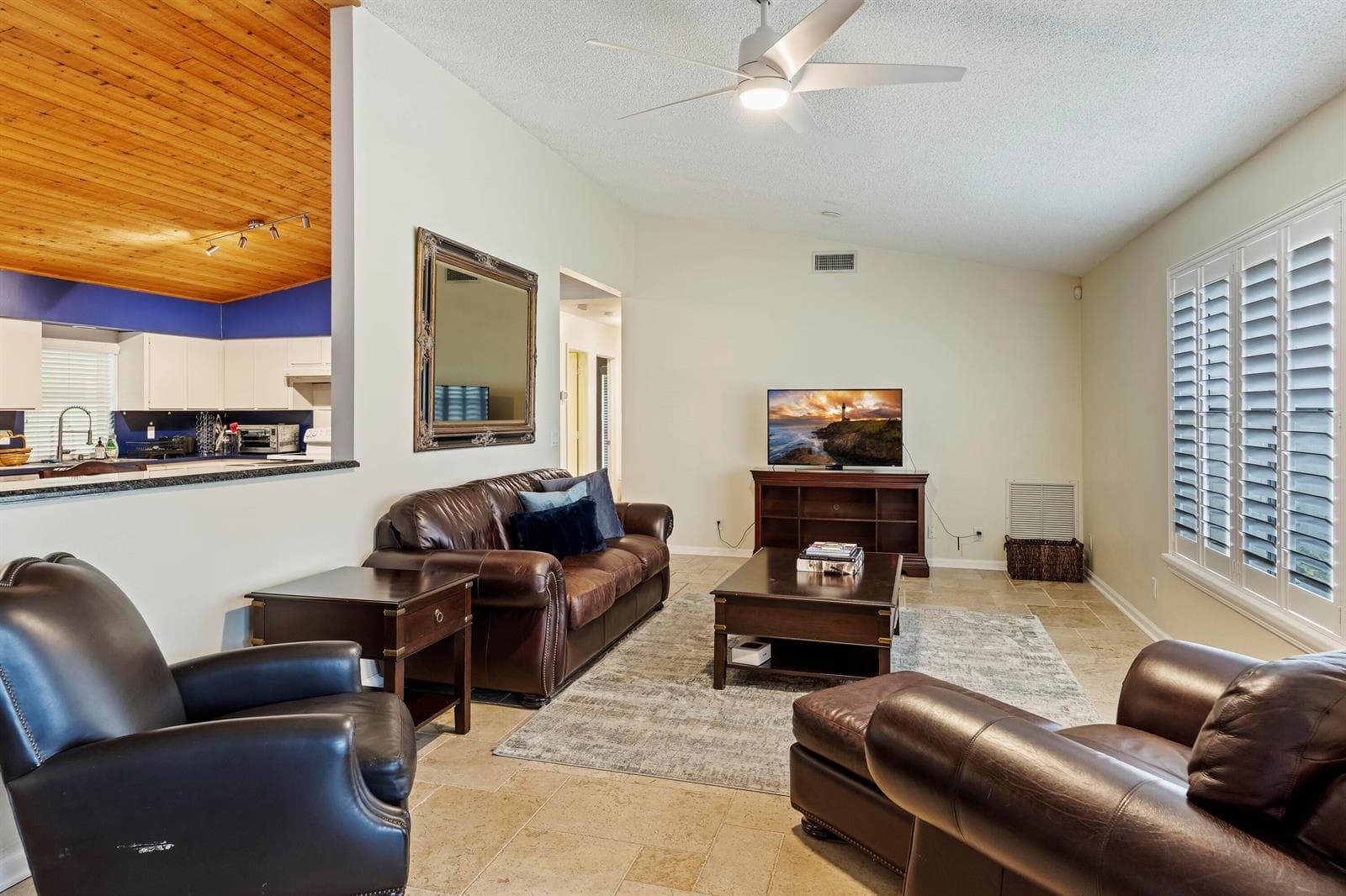 756 Juniper Place photo 2