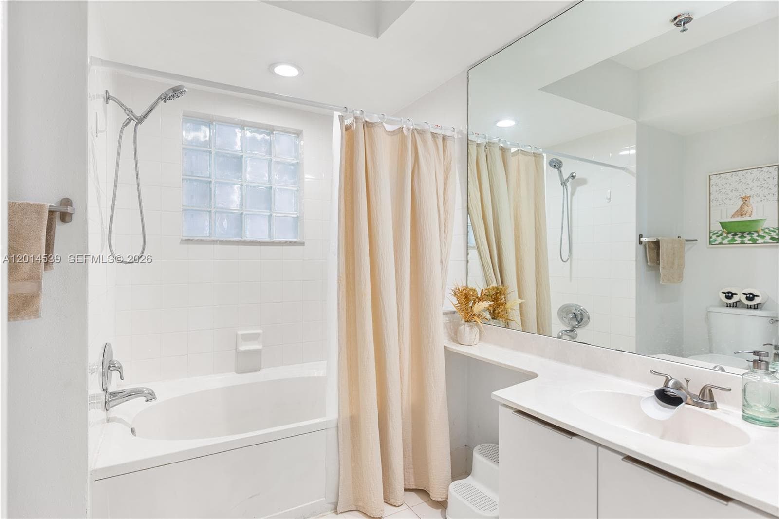 3165 NE 184th St 6304 photo 17