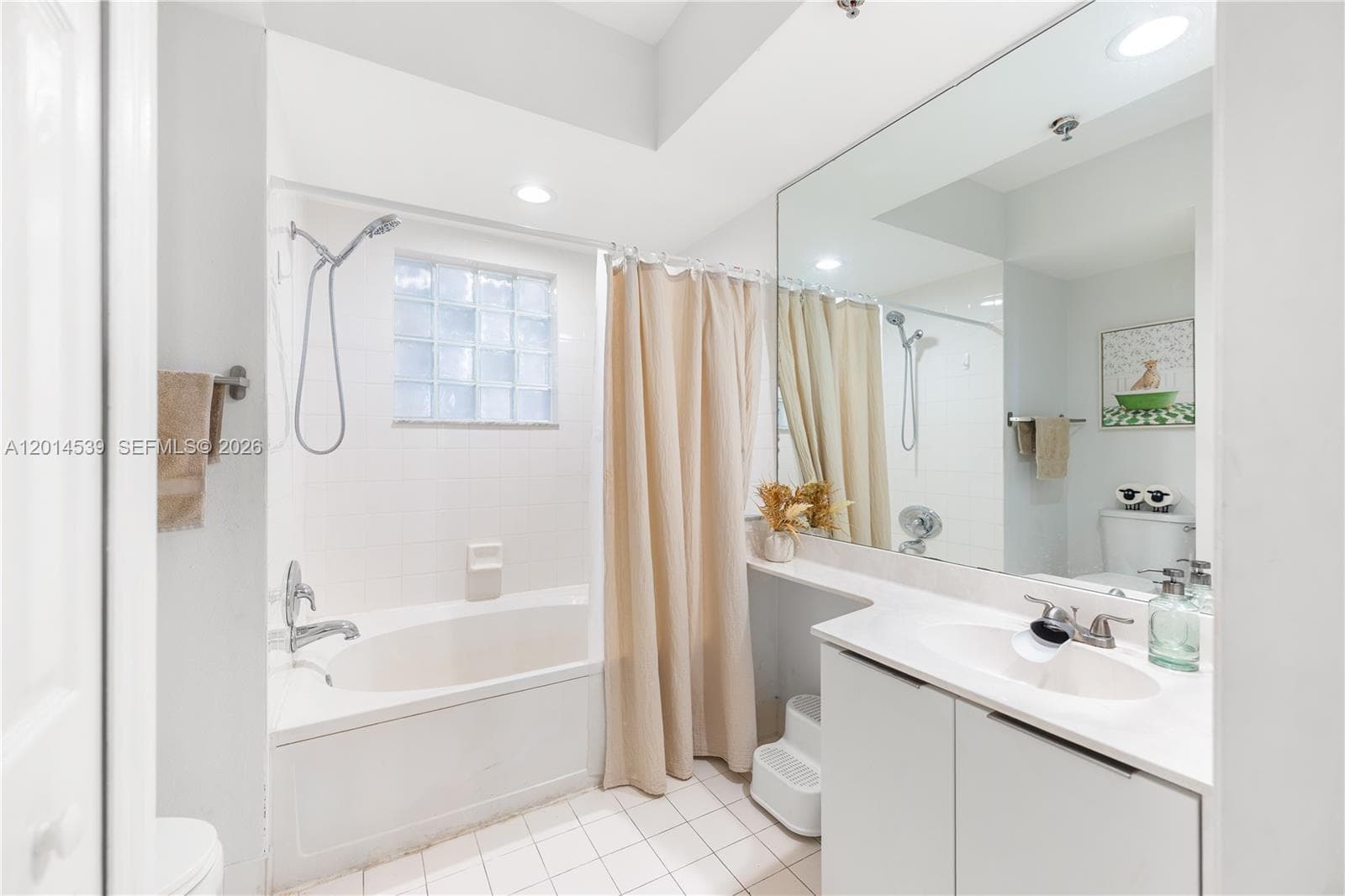 3165 NE 184th St 6304 photo 16