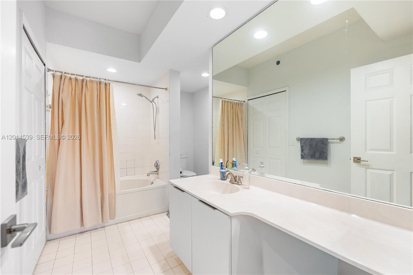 3165 NE 184th St 6304 photo 18
