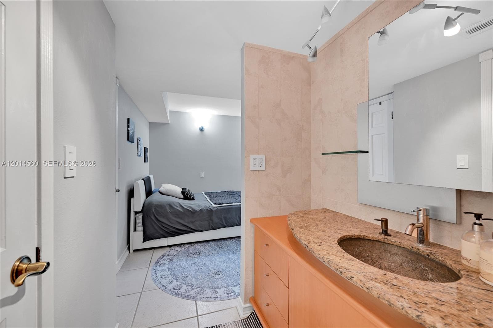 6039 Collins Ave 621 photo 3
