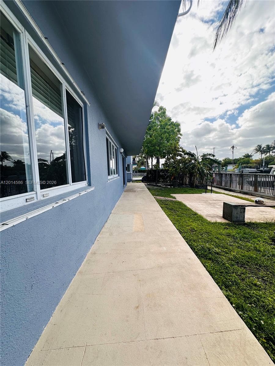2033 Calais Dr 5 photo 23