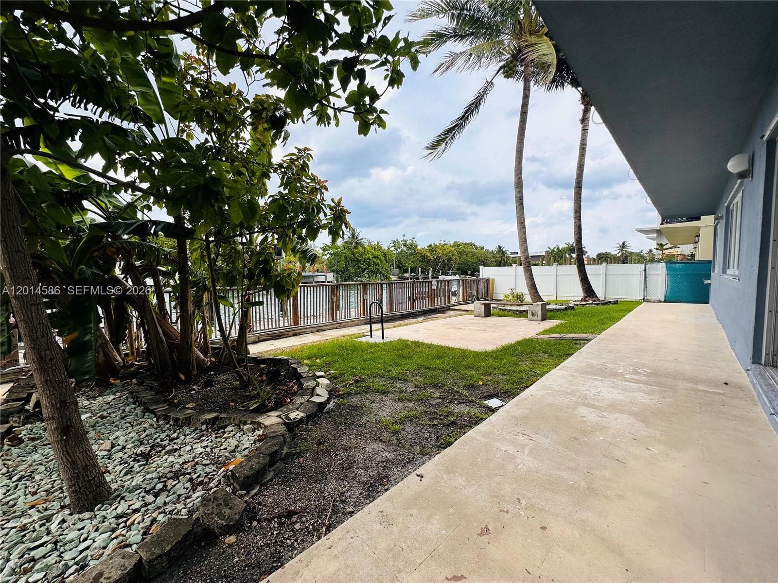 2033 Calais Dr 5 photo 22